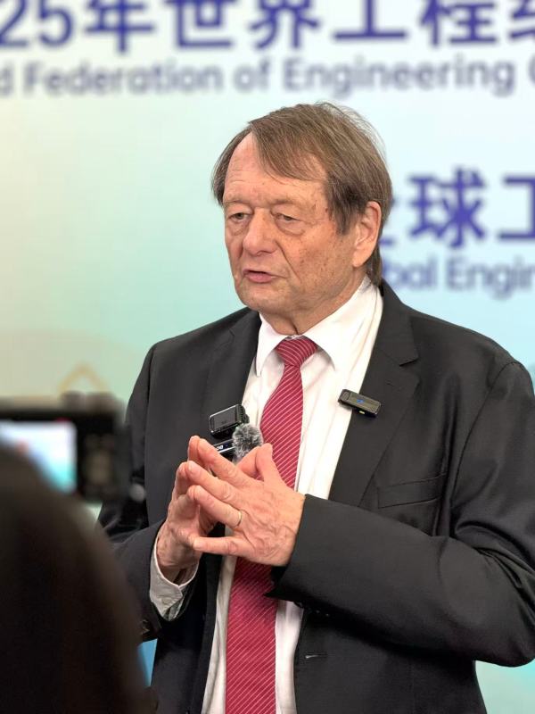 如何成为一名AI时代的优秀工程师？全球工程大会上的大咖(kā)们(men)这(zhè)么(me)说(shuō)