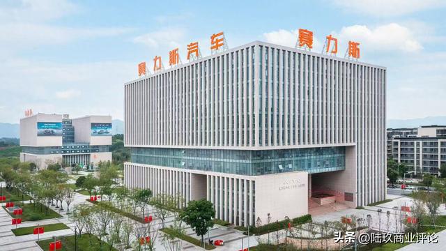 汽车行业集体承压，赛力斯手里攥着的牌比想象中多